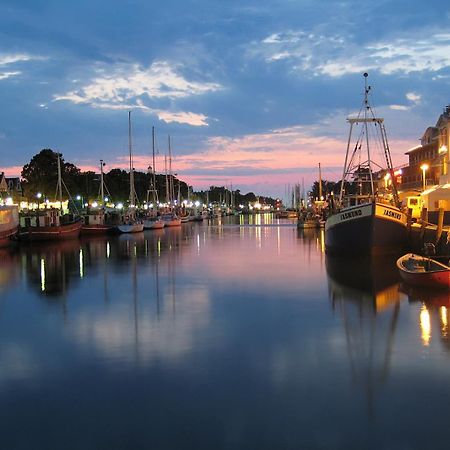 Vormann Jantzen, Direkt Am Leuchtturm Appartement Rostock Buitenkant foto